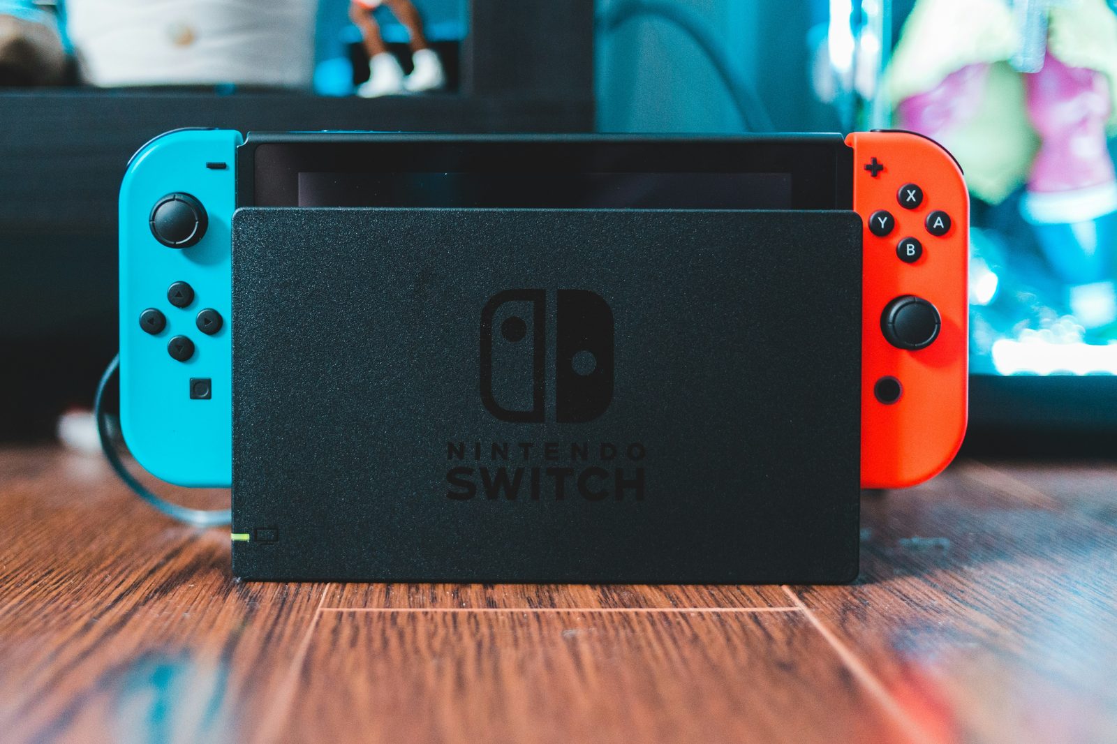 Switch 2 landar i Sverige — prisbild, leveransfönster och vad det betyder för retro-marknaden